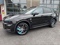 Zwart, metallic lak Gebruikt 2023 Lynk & Co 01 SUV | € 29.850 (Eerlijke prijs)