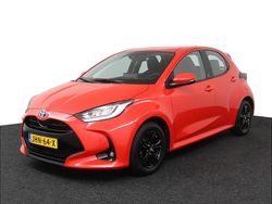 Rood Gebruikt 2022 Toyota Yaris Hybrid Executive Hatchback | € 23.950 (Eerlijke prijs)