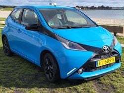 Blauw Gebruikt 2015 Toyota Aygo X-cite Hatchback | € 6.300 (Eerlijke prijs)