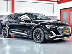 Zwart Gebruikt 2022 Audi e-tron SUV | € 57.500 (Duur)