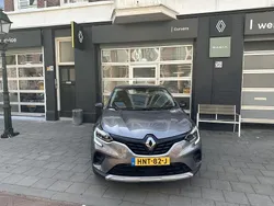Grijs, metallic lak Gebruikt 2022 Renault Captur SUV | € 23.450 (Eerlijke prijs)