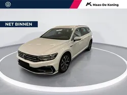 Wit Gebruikt 2022 VW Passat Business Stationwagen | € 29.740 (Eerlijke prijs)