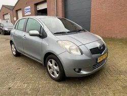 Grijs, metallic lak Gebruikt 2006 Toyota Yaris Luna Hatchback | € 3.750 (Eerlijke prijs)