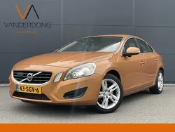 Oranje Gebruikt 2011 Volvo S60 Momentum Sedan | € 8.945 (Eerlijke prijs)
