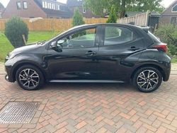 Zwart Gebruikt 2023 Toyota Yaris Team Hatchback | € 22.750 (Eerlijke prijs)