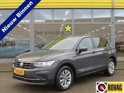 Grijs Gebruikt 2023 VW Tiguan Life SUV | € 35.950 (Eerlijke prijs)