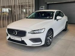Wit Gebruikt 2020 Volvo S60 Momentum Sedan | € 29.900 (Eerlijke prijs)