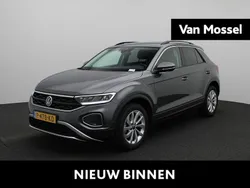 Grijs Gebruikt 2022 VW T-Roc Life SUV | € 23.900 (Eerlijke prijs)