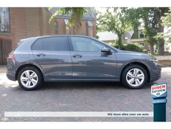 Grijs Gebruikt 2022 VW Golf VIII Business Hatchback | € 23.900 (Eerlijke prijs)
