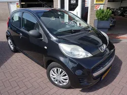 Zwart, metallic lak Gebruikt 2010 Peugeot 107 Hatchback | € 2.445 (Eerlijke prijs)