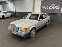 Grijs Gebruikt 1985 Mercedes E230 Sedan | € 3.950