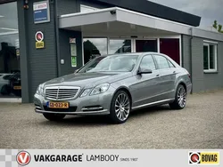 Grijs, metallic lak Gebruikt 2011 Mercedes E250 Elegance Sedan | € 14.950 (Eerlijke prijs)