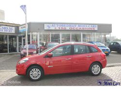 Rood Gebruikt 2011 Renault Clio GrandTour Collection Stationwagen | € 3.950 (Eerlijke prijs)