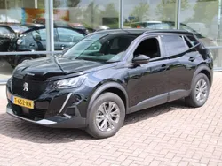 Zwart Gebruikt 2023 Peugeot e-2008 Style SUV | € 20.550 (Goede deal)