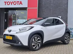 Wit Nieuw 2025 Toyota Aygo Pulse Hatchback | € 21.900 (Iets duurder)