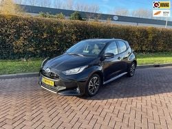 Zwart Gebruikt 2022 Toyota Yaris Hybrid Business Edition Hatchback | € 19.950 (Goede deal)