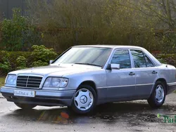 Grijs Gebruikt 1993 Mercedes E200 Sedan | € 5.900