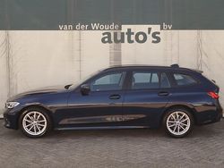 Blauw Gebruikt 2020 BMW 318 Executive Stationwagen | € 21.900 (Goede deal)
