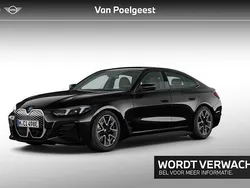 Saphirschwarz metallic (zwart metallic) Gebruikt 2025 BMW i4 M Sport Sedan | € 49.895 (Goede deal)