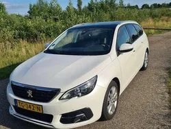 Wit Gebruikt 2018 Peugeot 308 MPV | € 10.995 (Eerlijke prijs)