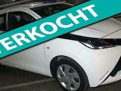 Wit Gebruikt 2015 Toyota Aygo X-play Hatchback | € 6.999 (Super prijs)