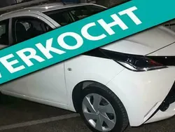 Wit Gebruikt 2015 Toyota Aygo X-play Hatchback | € 6.999 (Super prijs)