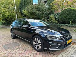 Zwart Gebruikt 2020 VW Passat GTE Stationwagen | € 27.000 (Iets duurder)