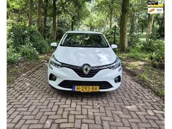 Wit Gebruikt 2020 Renault Clio V Zen Hatchback | € 15.450 (Eerlijke prijs)