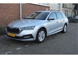 Grijs Gebruikt 2024 Skoda Octavia Business Line Stationwagen | € 20.900 (Super prijs)