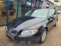 Zwart Gebruikt 2010 Volvo V70 Momentum Stationwagen | € 13.445 (Eerlijke prijs)