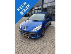 Zwart Gebruikt 2010 Peugeot 206 Coupé | € 2.950