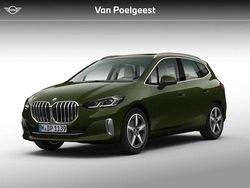 Groen, metallic lak Nieuw 2025 BMW 218 Active Tourer Luxury Line MPV | € 57.893