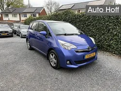 Blauw, metallic lak Gebruikt 2011 Toyota Verso-S MPV | € 3.945 (Eerlijke prijs)