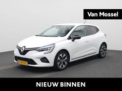 Wit Gebruikt 2022 Renault Clio V Evolution Hatchback | € 12.900 (Eerlijke prijs)