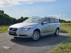 Grijs, metallic lak Gebruikt 2008 Volvo V70 R-Design Stationwagen | € 10.950 (Goede deal)
