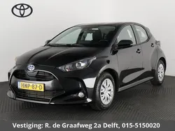 Zwart Gebruikt 2024 Toyota Yaris Active Hatchback | € 24.800 (Eerlijke prijs)