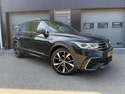Zwart Gebruikt 2021 VW Tiguan R-line SUV | € 27.950 (Goede deal)