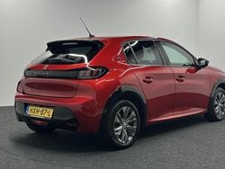 Rood Gebruikt 2023 Peugeot e-208 Allure Hatchback | € 17.500 (Goede deal)