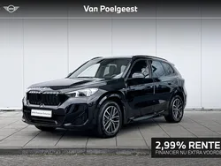 Saphirschwarz metallic (zwart metallic) Gebruikt 2023 BMW iX1 Comfort Edition SUV | € 44.900 (Eerlijke prijs)