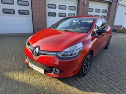Rood Gebruikt 2015 Renault Clio IV Expression Hatchback | € 8.950 (Eerlijke prijs)