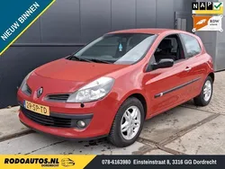 Rood Gebruikt 2006 Renault Clio II Dynamique Hatchback | € 1.250 (Eerlijke prijs)