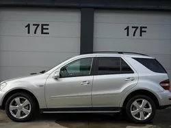 Zilver Gebruikt 2010 Mercedes 300 Edition SUV | € 32.750