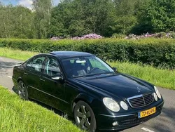 Zwart Gebruikt 2005 Mercedes E240 Avantgarde Sedan | € 7.250 (Duur)