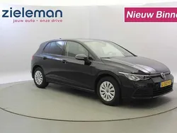 Zwart, metallic lak Gebruikt 2021 VW Golf VIII Hatchback | € 15.845 (Eerlijke prijs)