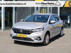 Grijs Gebruikt 2023 Dacia Sandero Expression Hatchback | € 17.140 (Eerlijke prijs)
