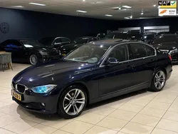 Blauw, metallic lak Gebruikt 2013 BMW 320 Efficient Dynamics Sedan | € 8.950 (Eerlijke prijs)