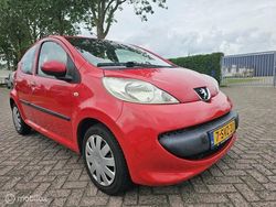 Rood Gebruikt 2005 Peugeot 107 Hatchback | € 1.799 (Eerlijke prijs)