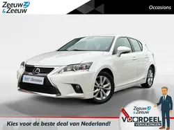 Wit Gebruikt 2017 Lexus CT200h Executive Line Hatchback | € 16.450