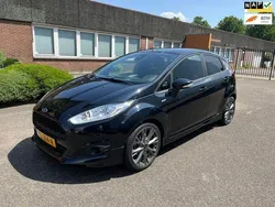 Zwart Gebruikt 2017 Ford Fiesta ST-Line Hatchback | € 9.750 (Goede deal)