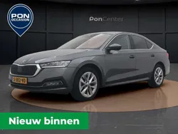 Grijs Gebruikt 2023 Skoda Octavia Business Line Hatchback | € 23.450 (Eerlijke prijs)